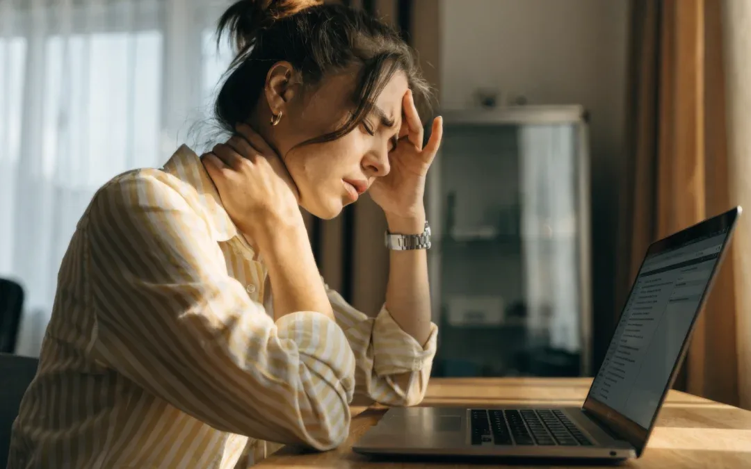10 Screen-Time and Tech-Neck Fixes That Reduce Temple Pressure and Eye-Strain Headaches